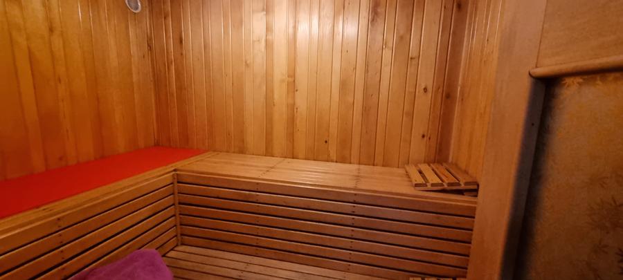 Casă individuală cu 7 camere cu Garaj în Central