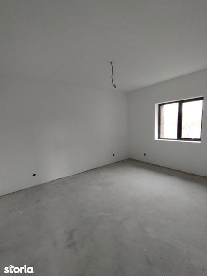 SE VINDE CASA IN CALUGARENI 5 camere, teren 600mp - 2