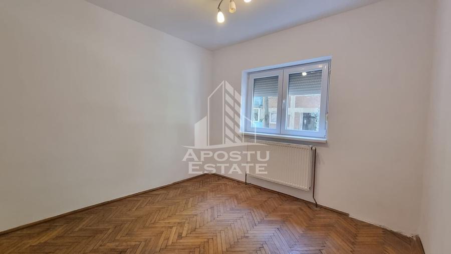 Apartament cu 3 camere decomandat în Aradului