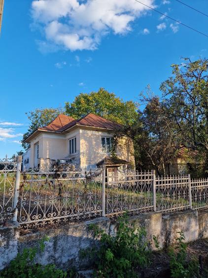 Casă cu 4 camere în Slătioarele