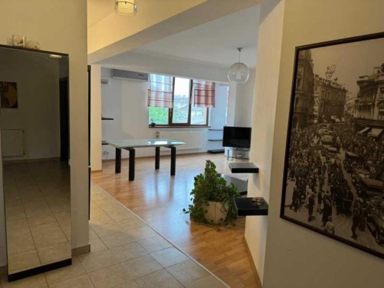 Apartament cu 3 camere decomandat în Domenii