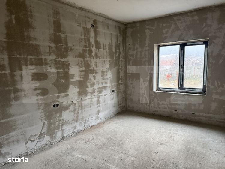 Apartament cu 4 camere decomandat în Stana