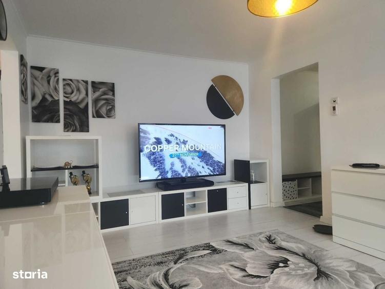 Apartament cu 3 camere semidecomandat în 1 Decembrie 1918