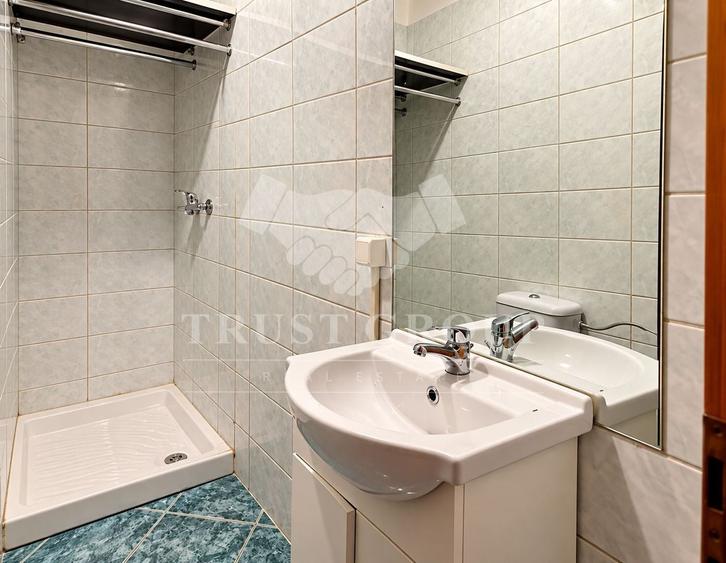 Apartament cu 4 camere decomandat în Primăverii