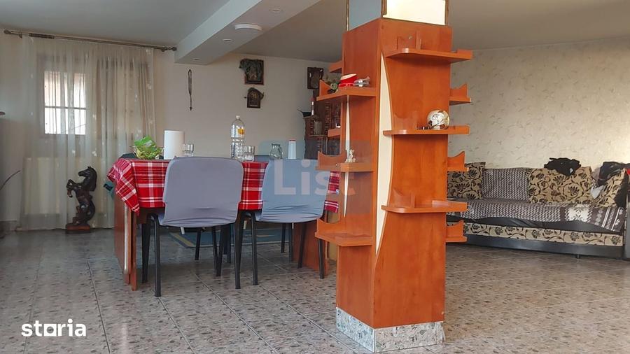 Casă cu 8 camere cu Teren 5000 Mp în Bengești