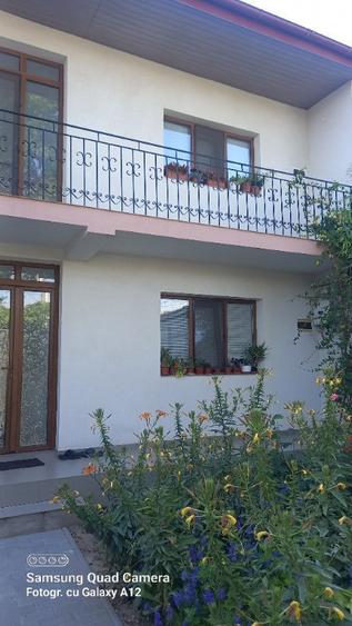 Casă cu 5 camere cu Teren 395 Mp în Central