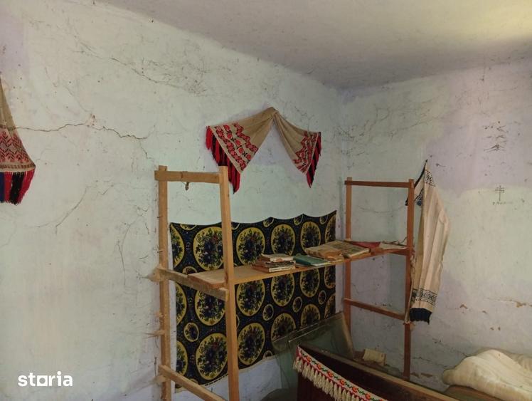 Casă cu 2 camere cu Teren 28000 Mp în Hălmagiu