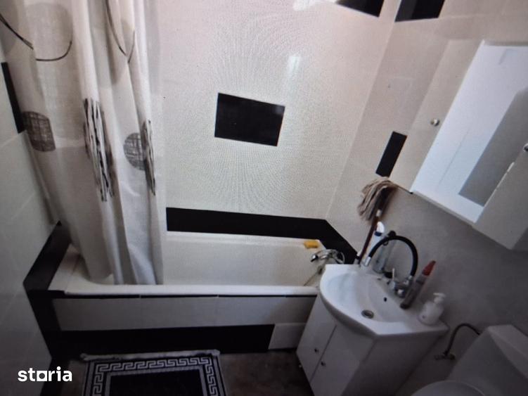 Apartament cu 2 camere semidecomandat în Tei