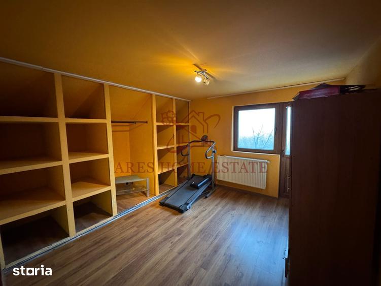 Casă cu 7 camere cu Teren 1765 Mp în Orțișoara