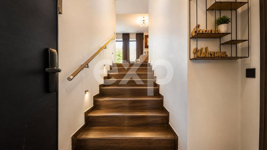Apartament cu 3 camere decomandat, mobilat în Poiana Brașov