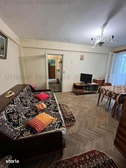 Apartament cu 3 camere semidecomandat în Brăilița