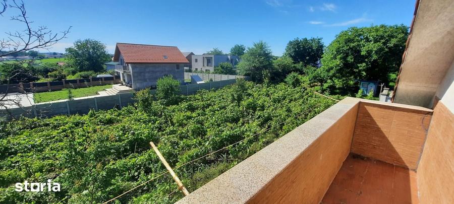 Casă cu 5 camere cu Teren 1900 Mp în Holboca