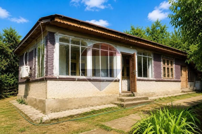 Casă individuală cu 3 camere cu Teren 1200 Mp în Crucea de Piatră