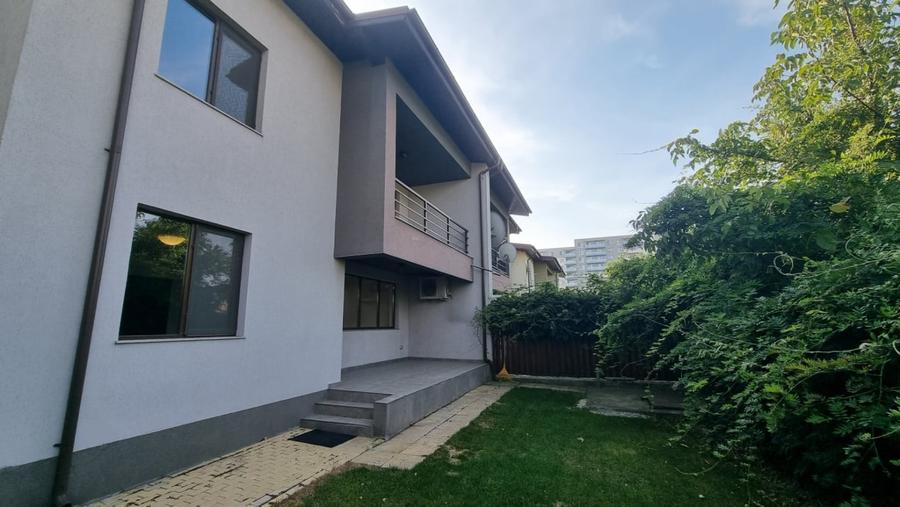 Casă cu 5 camere cu Canalizare în Pipera