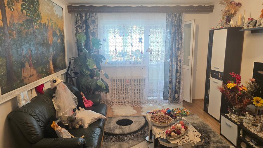Apartament cu 3 camere decomandat în Bejan