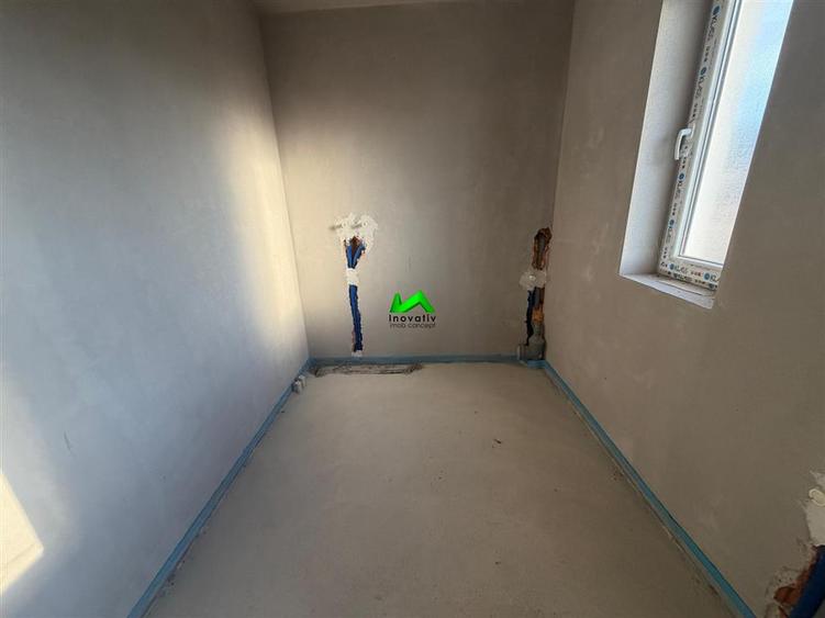 Casă cu 7 camere cu Teren 727 Mp în Central