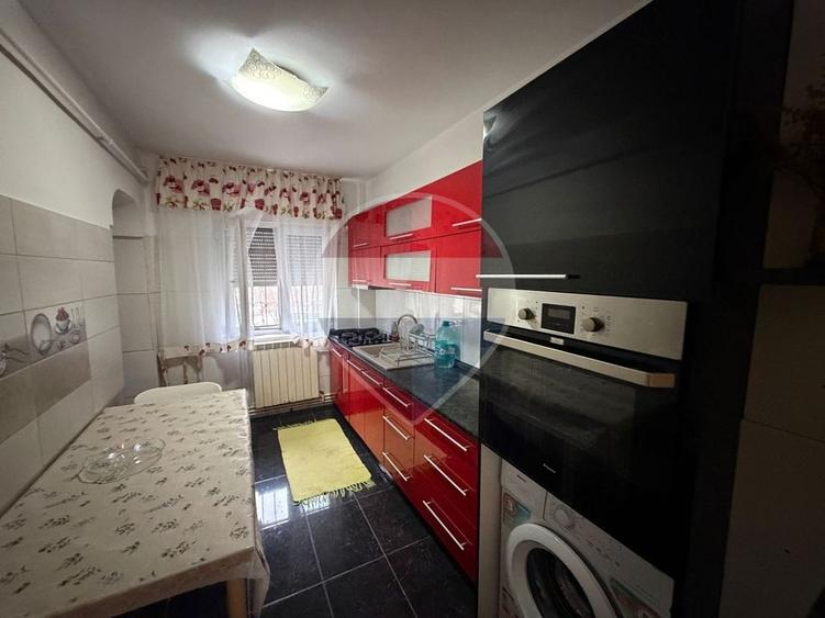 Apartament cu 3 camere decomandat, mobilat în Central