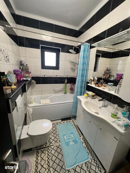 Casă cu 6 camere cu Teren 2000 Mp în Bârnova