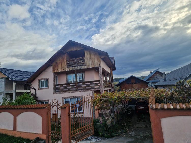 Casă cu 4 camere în Central