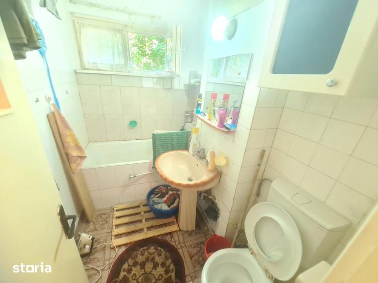 Apartament cu 3 camere semidecomandat în Cornișa