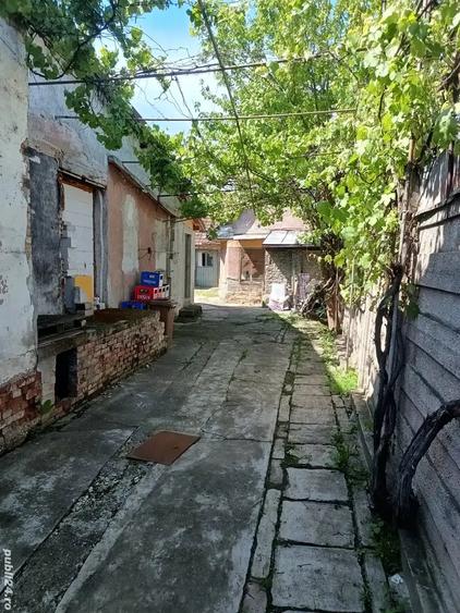 Spațiu comercial, de 1,000 mp, în Cristian