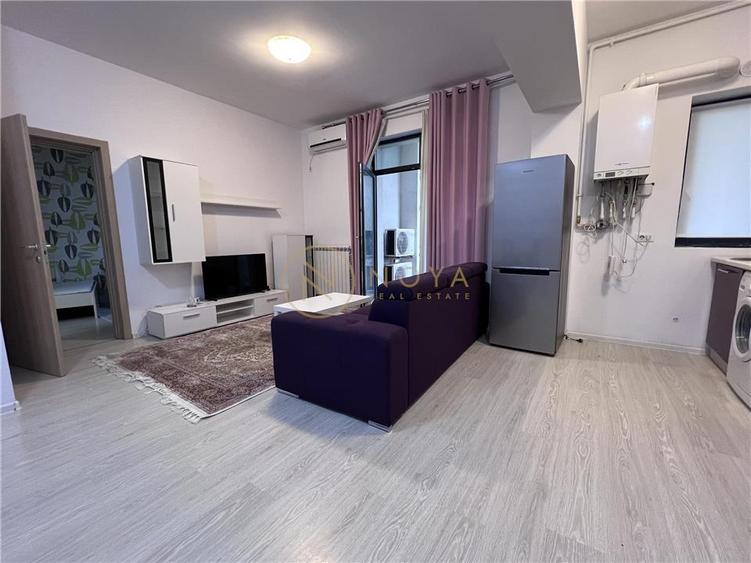 Apartament cu 3 camere semidecomandat, mobilat în Decebal