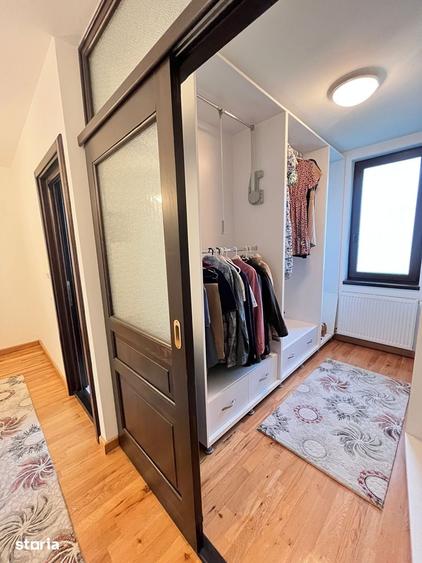 Casă cu 5 camere cu Teren 1098 Mp în Vladimirescu