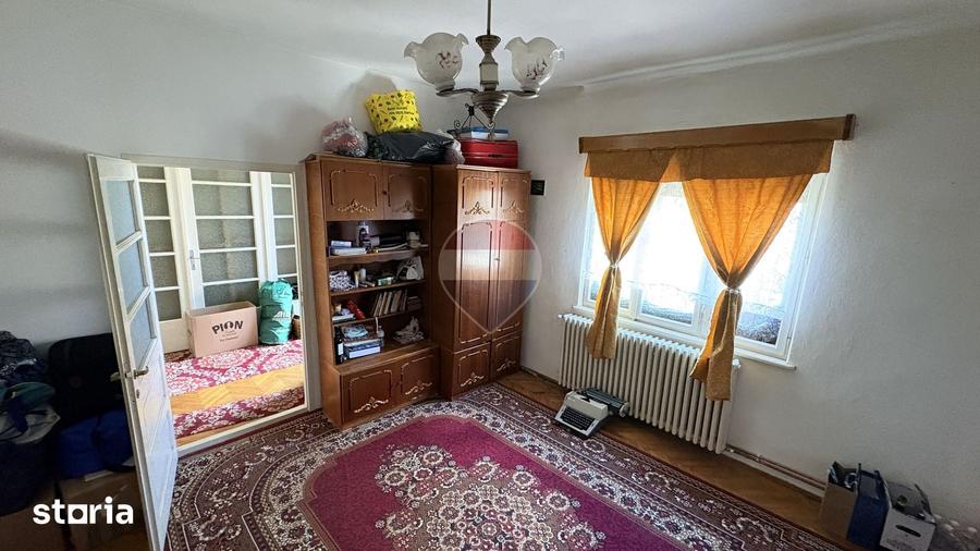 Casă cu 5 camere cu Teren 716 Mp în Central