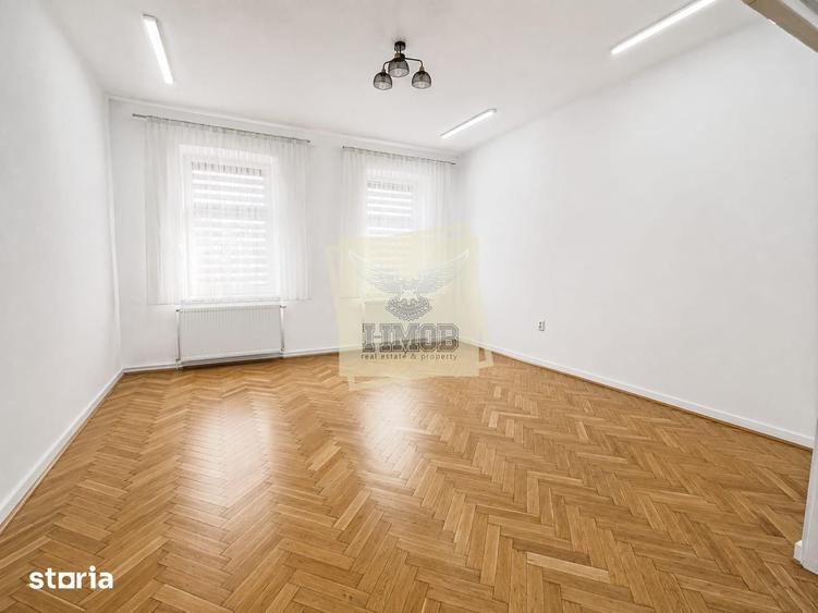 Casă cu 4 camere cu Teren 400 Mp în Central