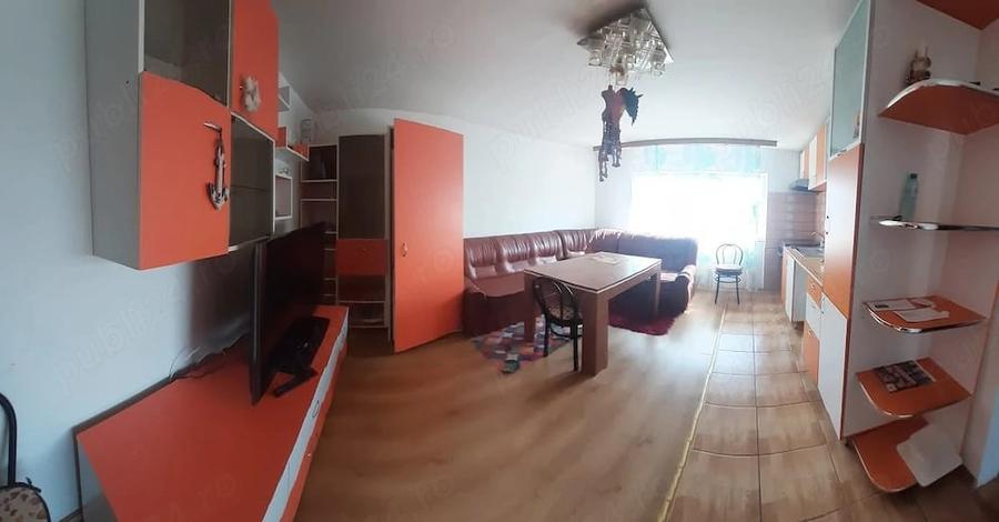 Apartament cu 3 camere decomandat în Crihala
