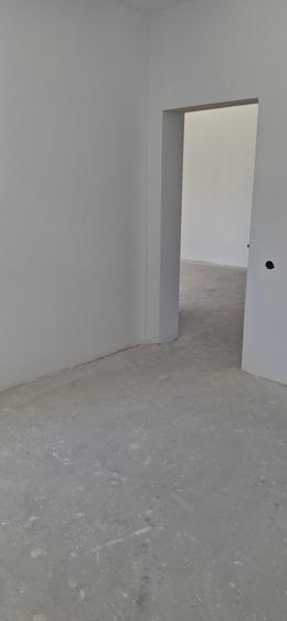 Casă individuală cu 4 camere cu Canalizare în Central