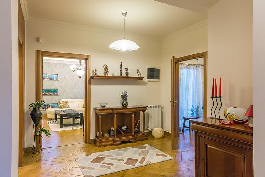 Casă individuală cu 5 camere cu Canalizare în Corbeanca