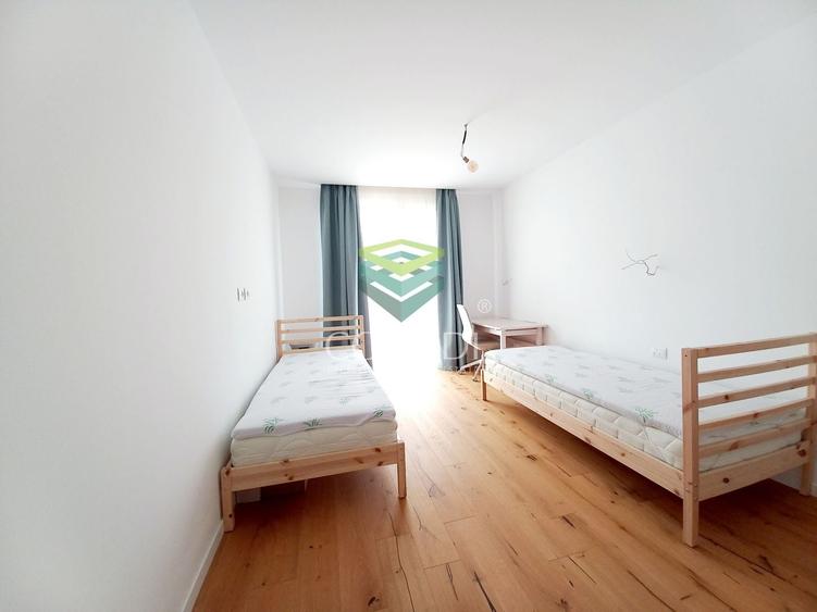 Apartament cu 3 camere semidecomandat în Aviației