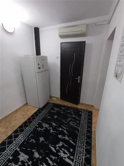 Apartament cu 4 camere semidecomandat, mobilat în Podu Roș