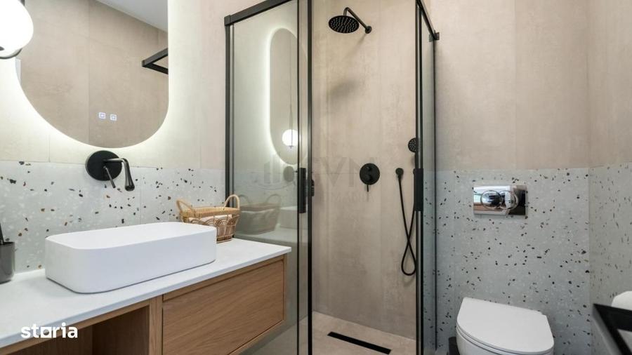 Casă cu 4 camere cu Teren 370 Mp în Romană
