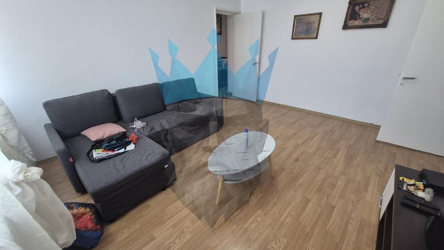 Apartament cu 3 camere decomandat, mobilat în P-ța Unirii