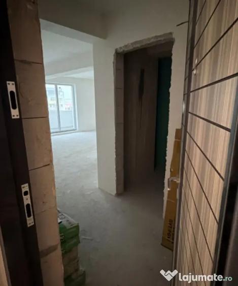 Apartament cu 2 camere decomandat în Tomis Plus