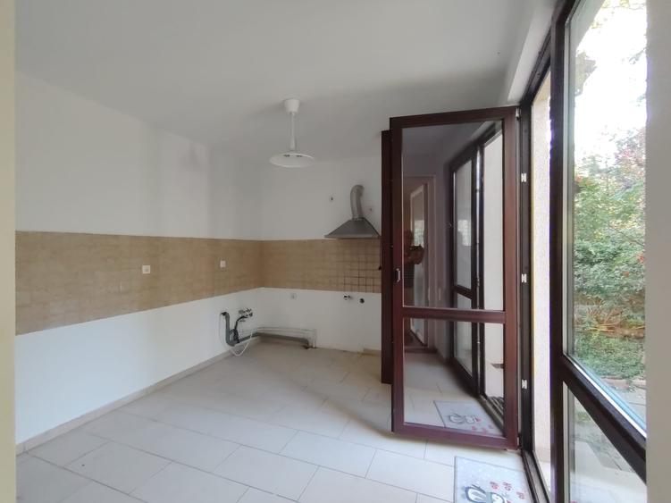 Casă cu 5 camere cu Canalizare în Corbeanca