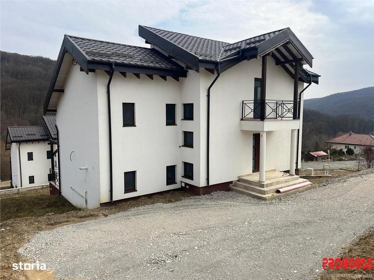 Casă cu 4 camere în Luncani