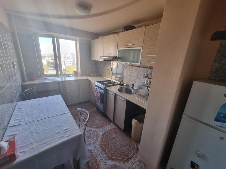 Apartament cu 3 camere decomandat, mobilat în Tomis III