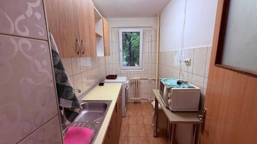 Apartament cu 2 camere decomandat, mobilat în Tei