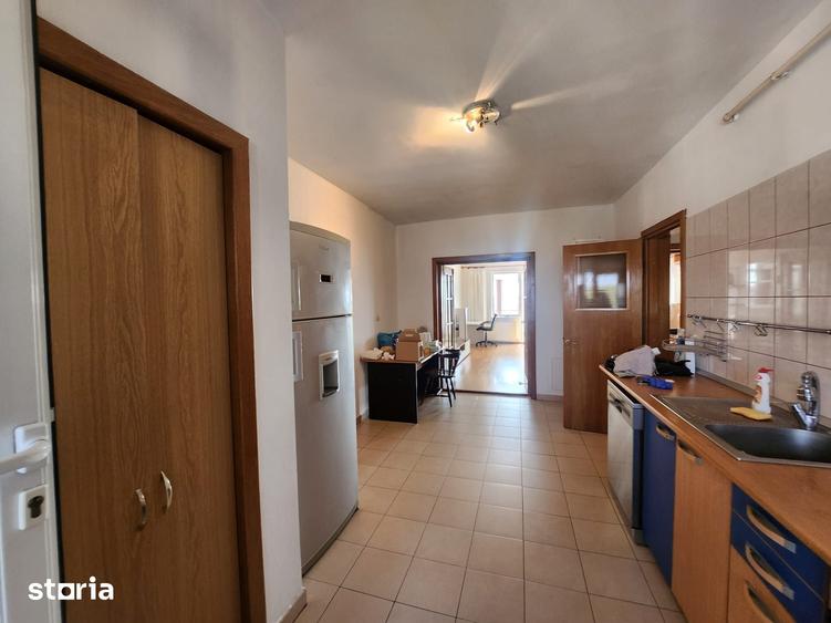Apartament cu 5 camere decomandat în Craiovei