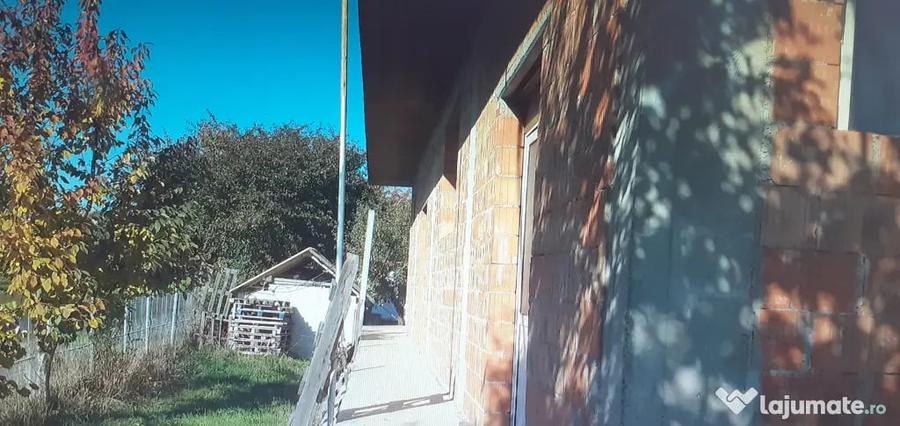 Casă cu 7 camere în Lisaura