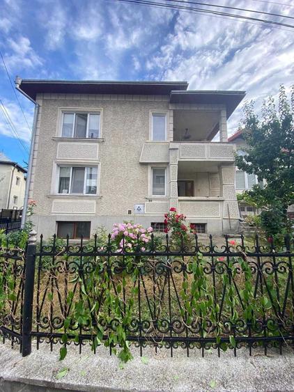 Casă cu 4 camere cu Teren 400 Mp în Ultracentral