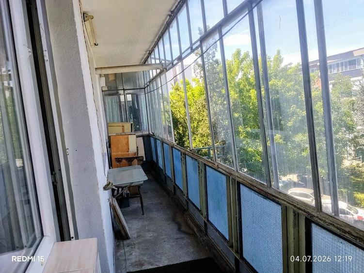 Apartament cu 3 camere semidecomandat în Micro 4
