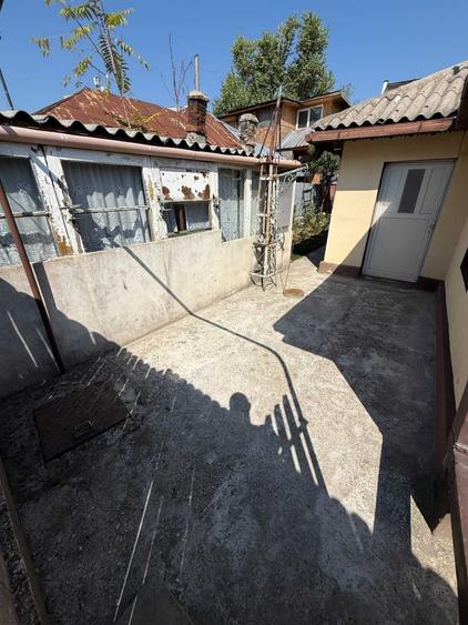 Casă cu 3 camere în Rahova