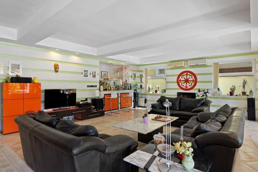 Casă individuală cu 4 camere cu Teren 921 Mp în Subcetate