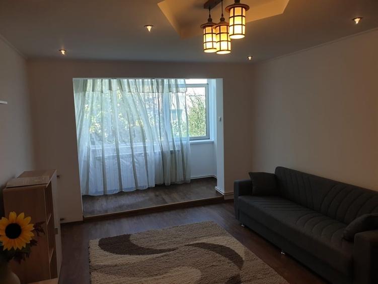Apartament cu 3 camere decomandat, mobilat în Central