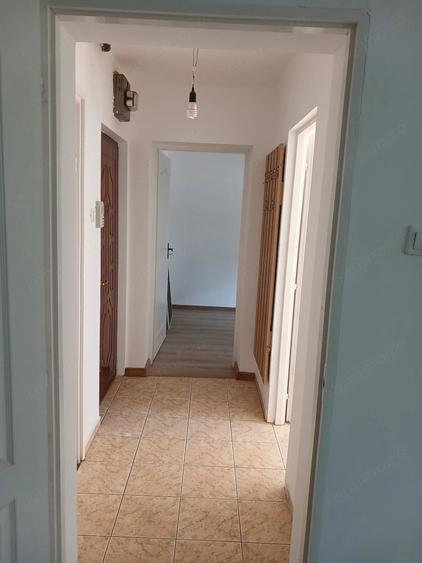 Apartament cu 3 camere semidecomandat în Tipografilor