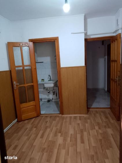 Apartament cu 2 camere decomandat în Calarași 4